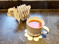 Schaap met onderzetters