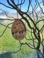 Hanger ei met bloemen